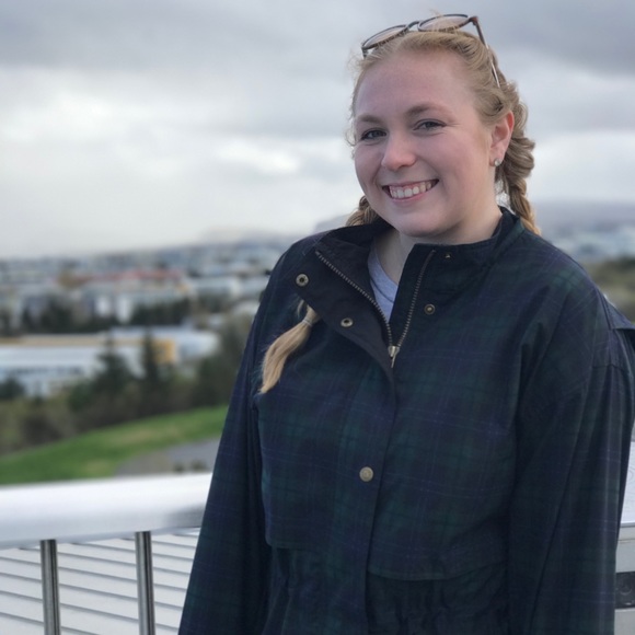 Meet your Posher, Caite - Picture 1 of 1